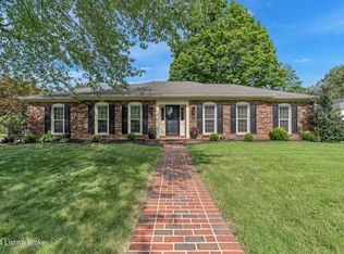 611 Rothbury Ln, Douglass Hills, KY 40243