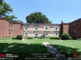 22074 River Oaks Dr APT 8C, Rocky River, OH
