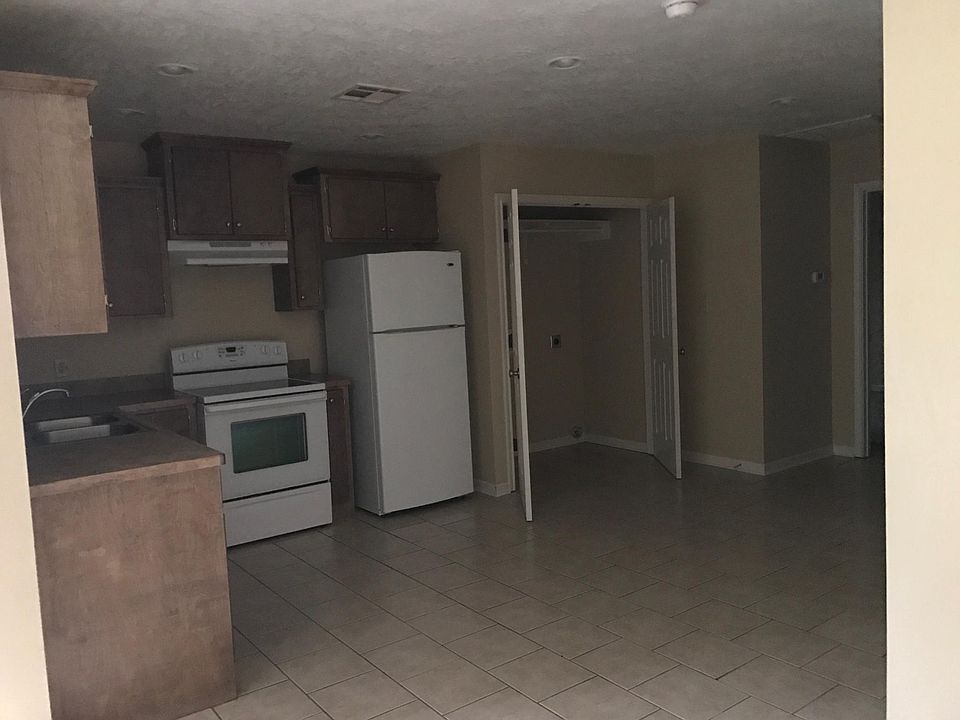2nd image of 413 Bourgeois St #2