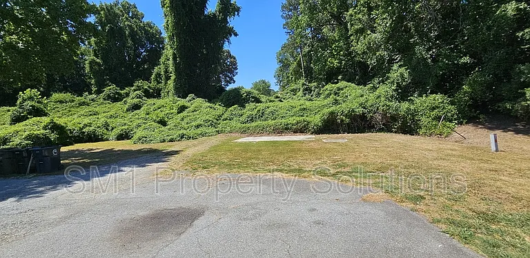 1529 Earl Dr #1 — Photo 16