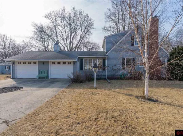 903 8th St S, Saint James, MN 56081