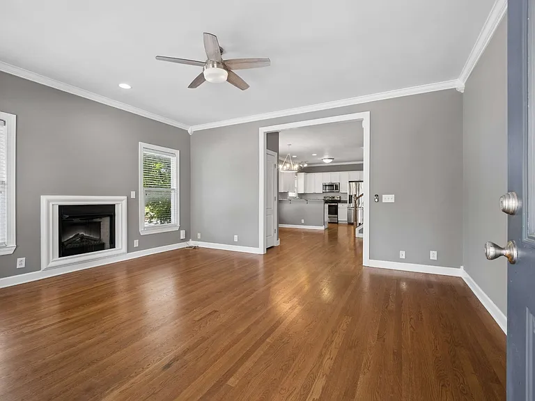 415 Van Buren St — Photo 7