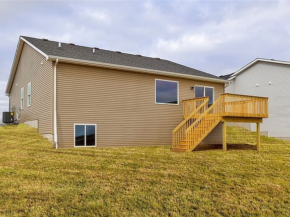 3rd image of 1001 Tuscany Dr SE