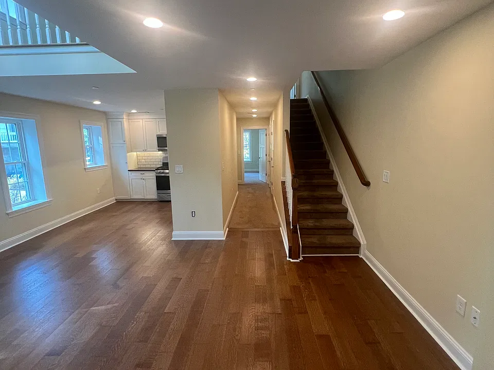 2083 Albany Post Rd #1