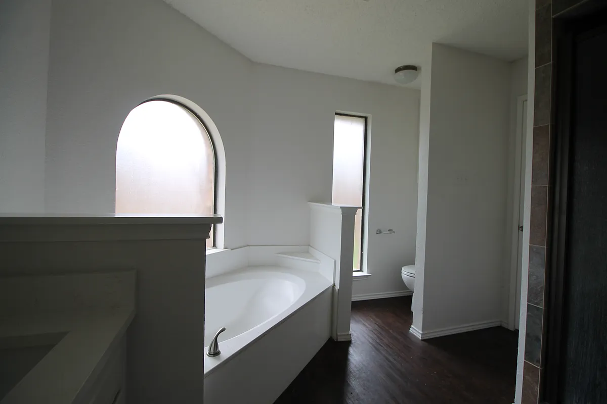 Building Photo - 717 Cross Ridge Cir N
