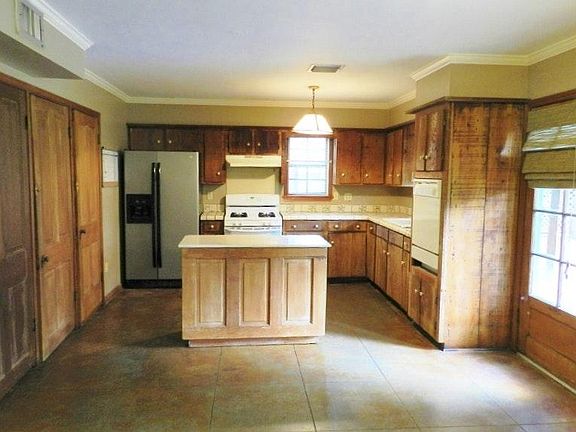 5th image of 107 Karen Dr