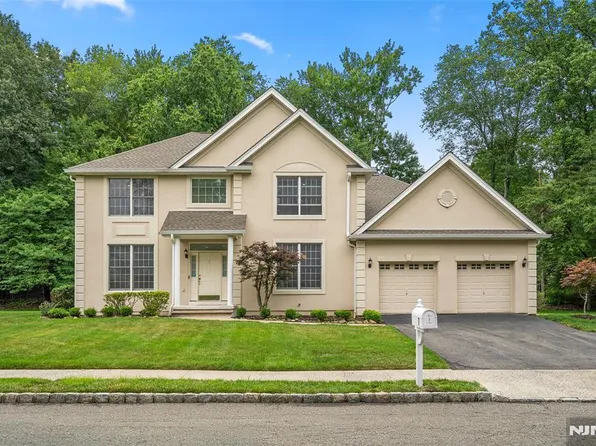 7 Woods Edge Rd, Old Tappan, NJ 07675