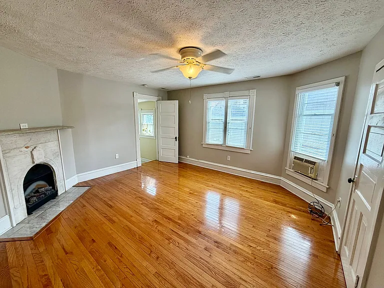 316 E. Locust — Photo 2