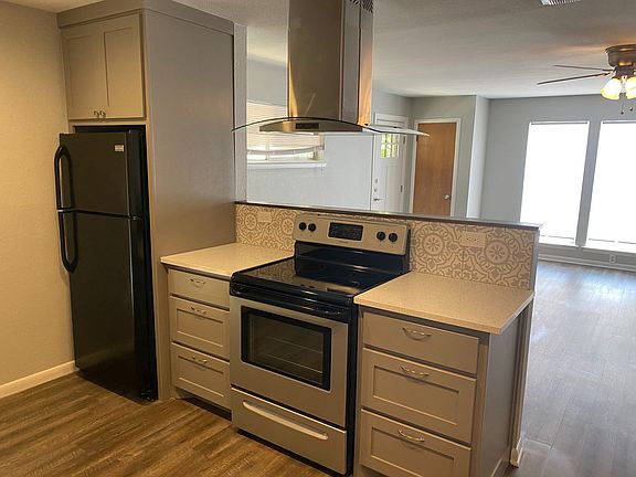 5th image of 2724 McCart Ave