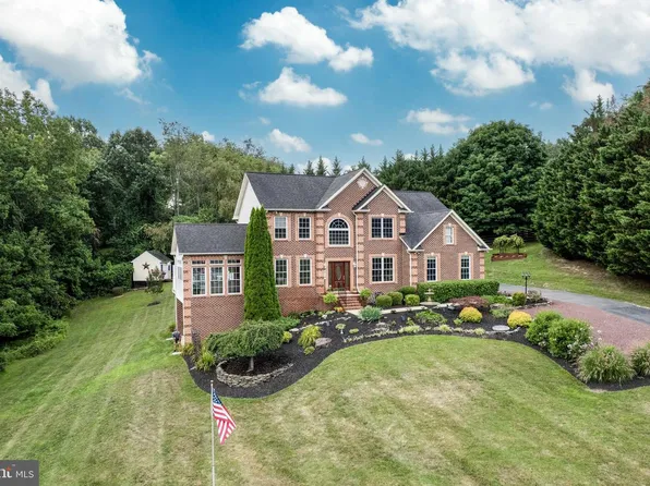 659 Downhill Dr, Westminster, MD 21157