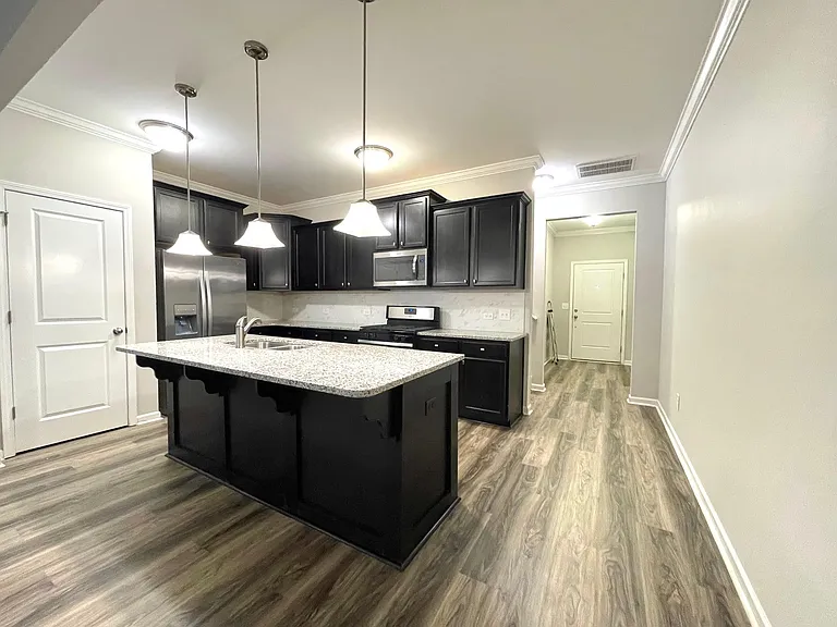 103 Hamlet Pl — Photo 3