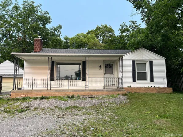 310 N Canal St, Chesaning, MI 48616