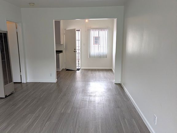 4th image of 921 W Angeleno Ave