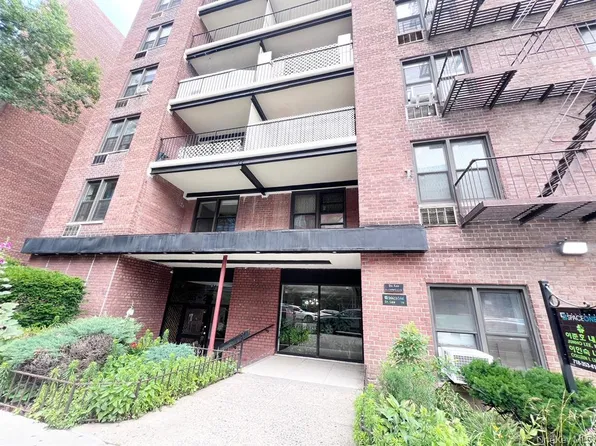 38-25 Parsons Boulevard image 1 of 17