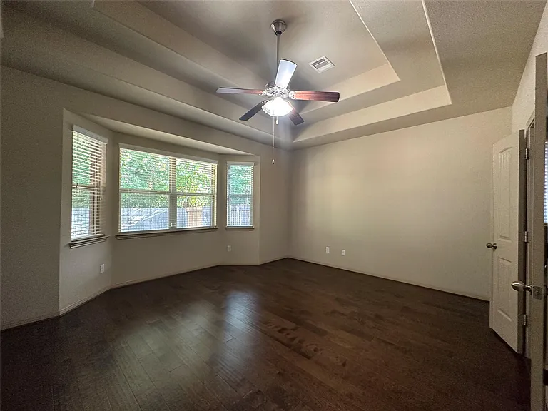 2423 Garden Shadow Dr — Photo 10