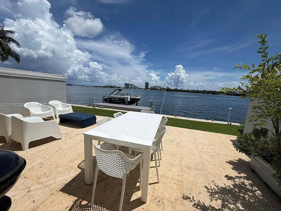 8031 NE Bayshore Ct #8031