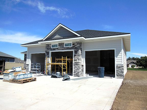 3rd image of 172 Cardinal Ct