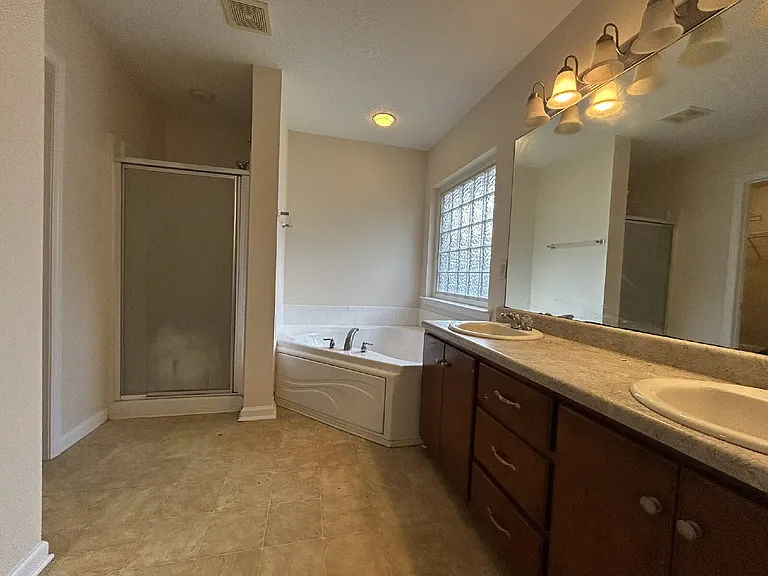 4 Idus Ln — Photo 8