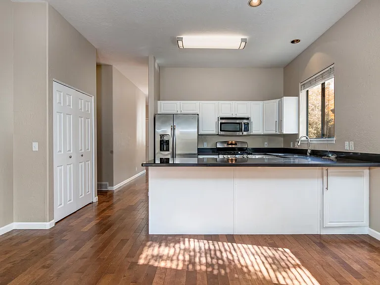 1656 W Silver Springs Rd — Photo 24
