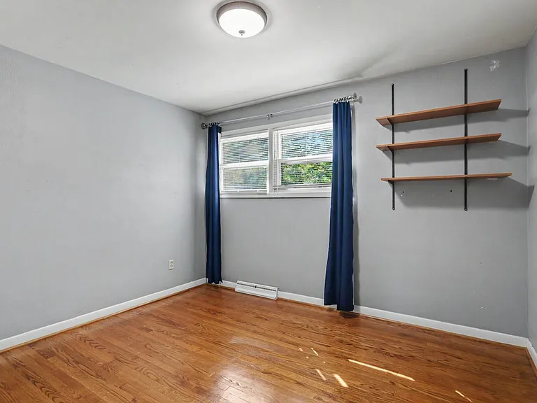 112 Holly Rd — Photo 9