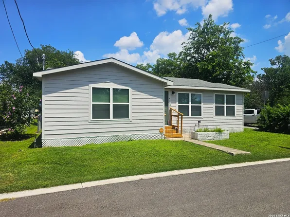 415 N Erskine, Seguin, TX 78155