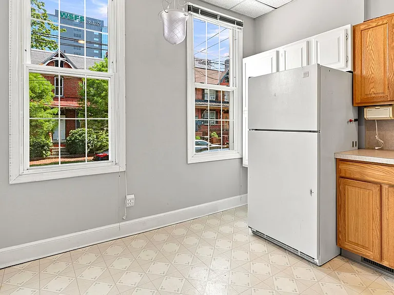 506 W 9th St #A1 — Photo 4