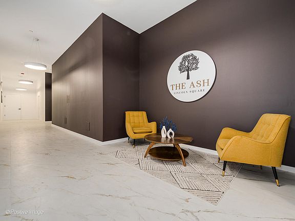 4th image of 2354 W Farragut Ave #301