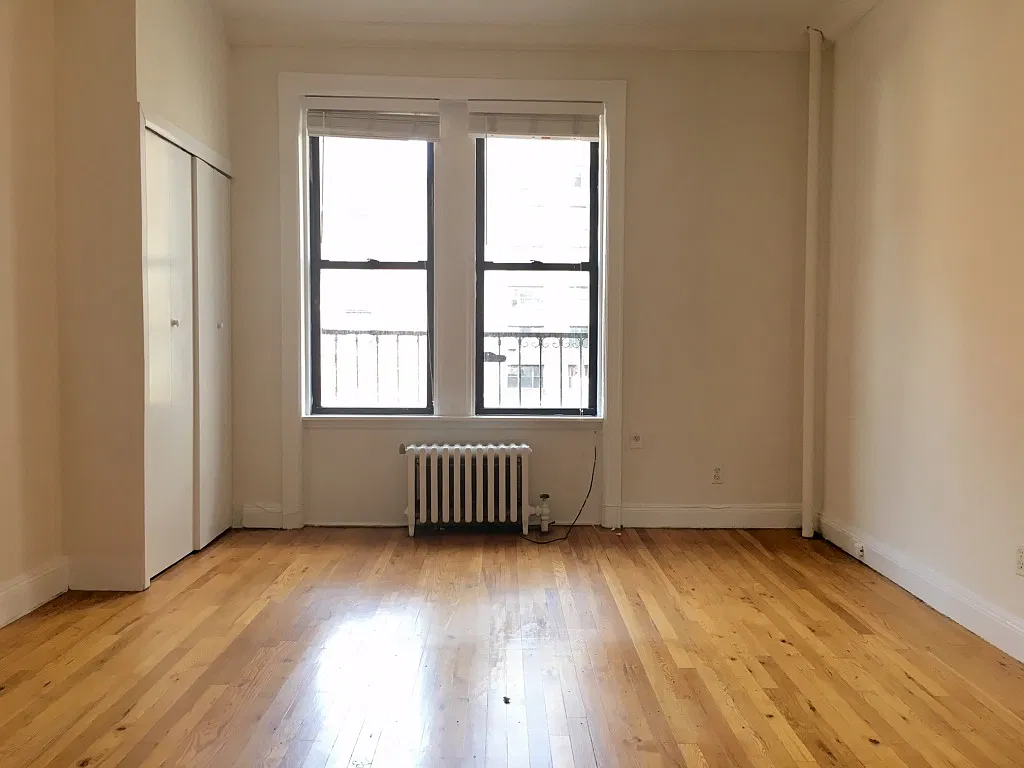 142 East 27th Street — Photo 2