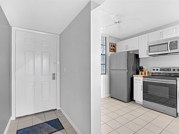 5th image of 1713 Whitehall Drive #102