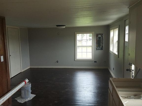 5th image of 130 Nellrose St
