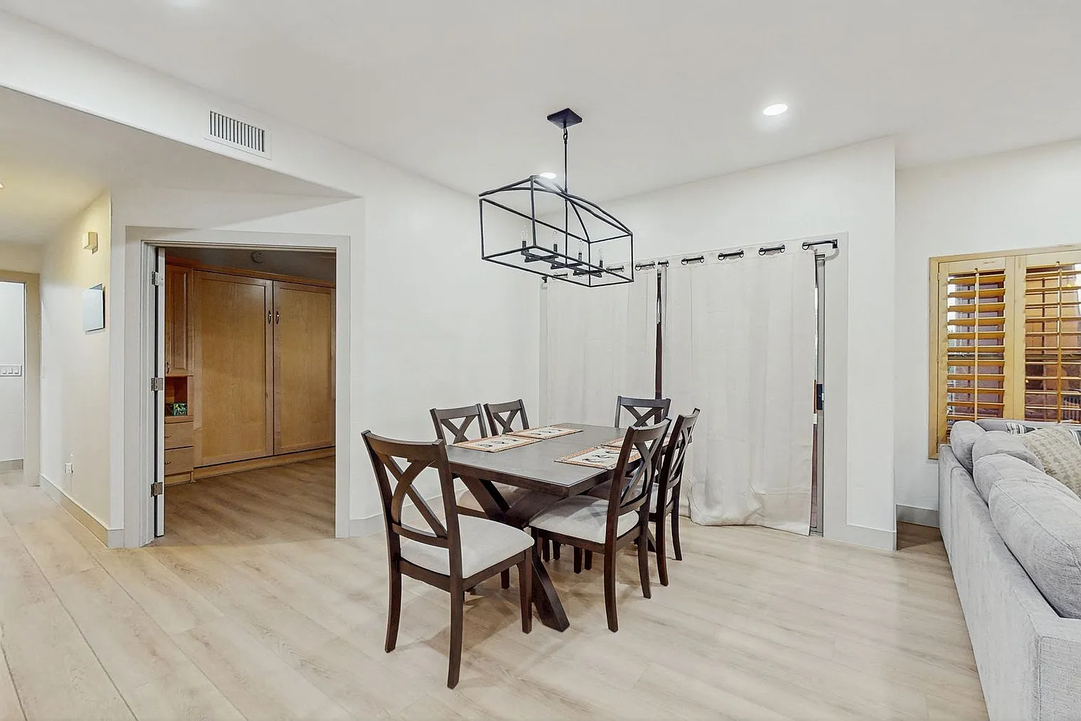 2 bed, 2.0 bath, 1722 sqft, $5,837 — Photo 4