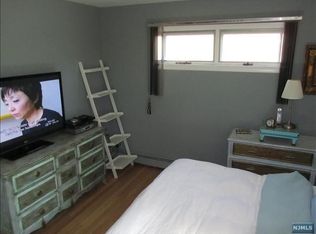 25 Brook Rd, Upper Saddle River, NJ 07458