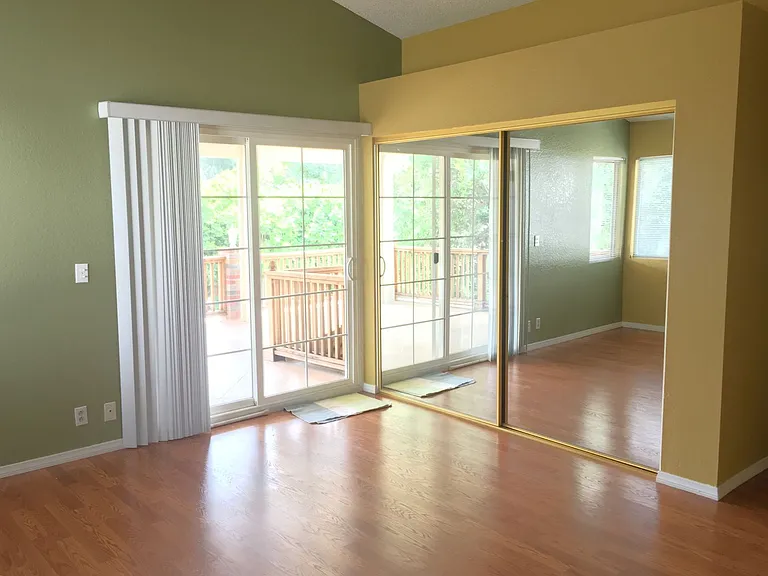 1349 Crestmont Dr — Photo 18