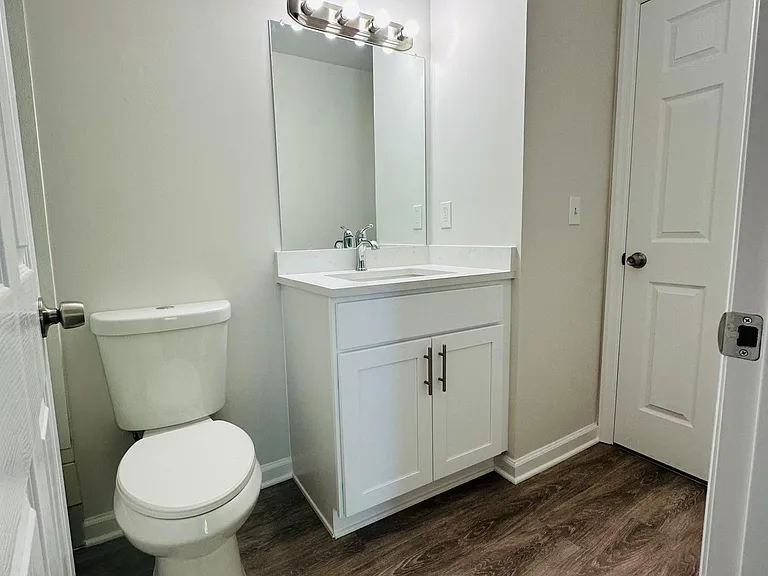 402 Woodlake Manor Dr — Photo 15