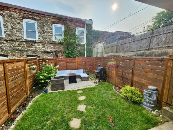 4608 Smick St, Philadelphia, PA 19127