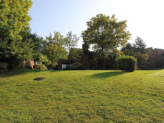 4th image of 3 Brookwood Ln #36