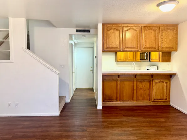 11695 216th St, Lakewood, CA 90715