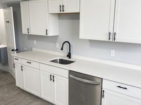 860 Sandwich Rd, Buzzards Bay, MA
