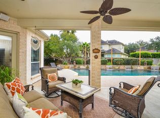 15 Sierra Oaks Dr, Sugar Land, TX 77479