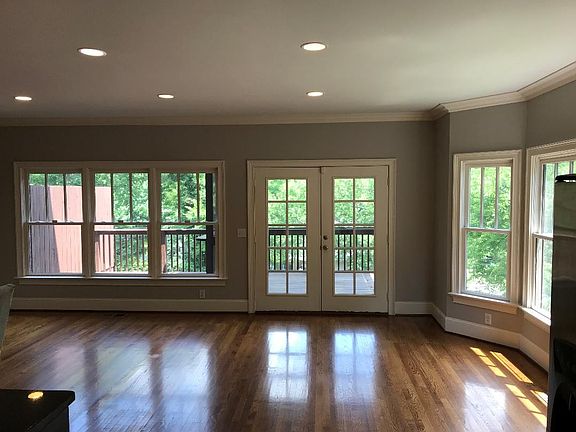 4th image of 1800 Ashwood Ave