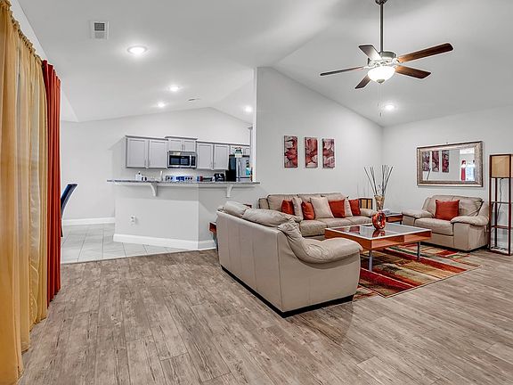 5th image of 323 Borrowdale Dr.