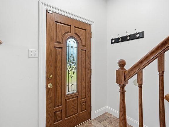 5th image of 320 Sunridge Dr