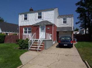 48 Village Ave, Elmont, NY 11003