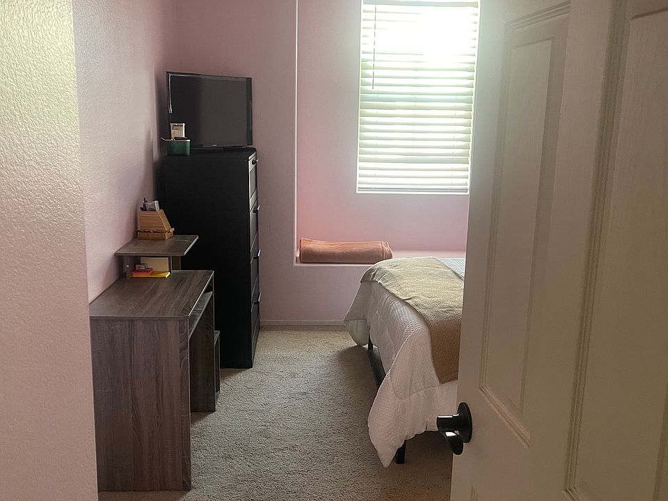 2nd image of 2333 Chapel Dr