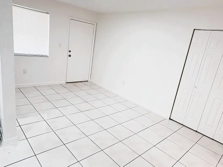 Danielle Apartments — Photo 6