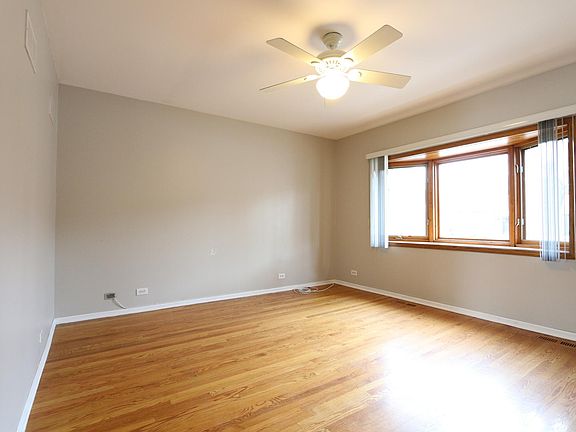 3rd image of 3610 S Emerald Ave #1