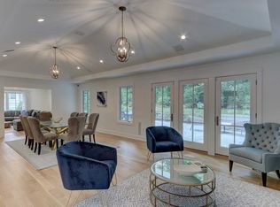 10 The Hemlocks, Roslyn, NY 11576