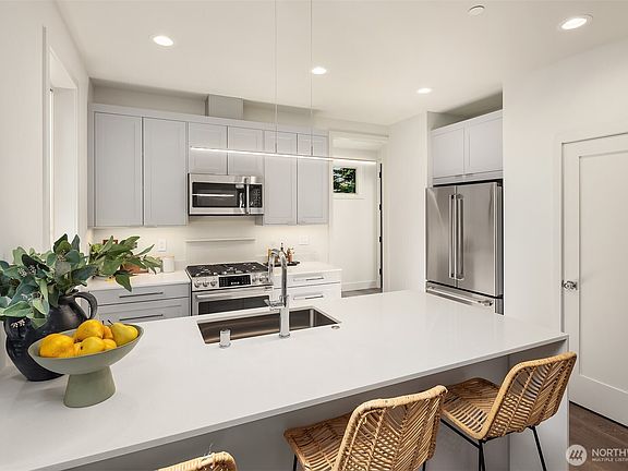 5th image of 641 18th Avenue W