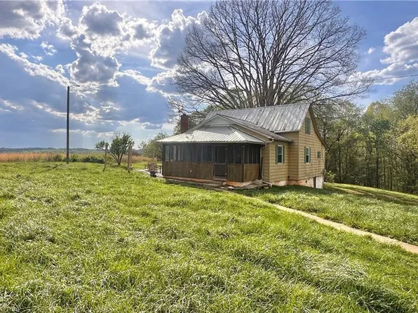 2543 Bethany Ford Rd, Roaring River, NC 28669