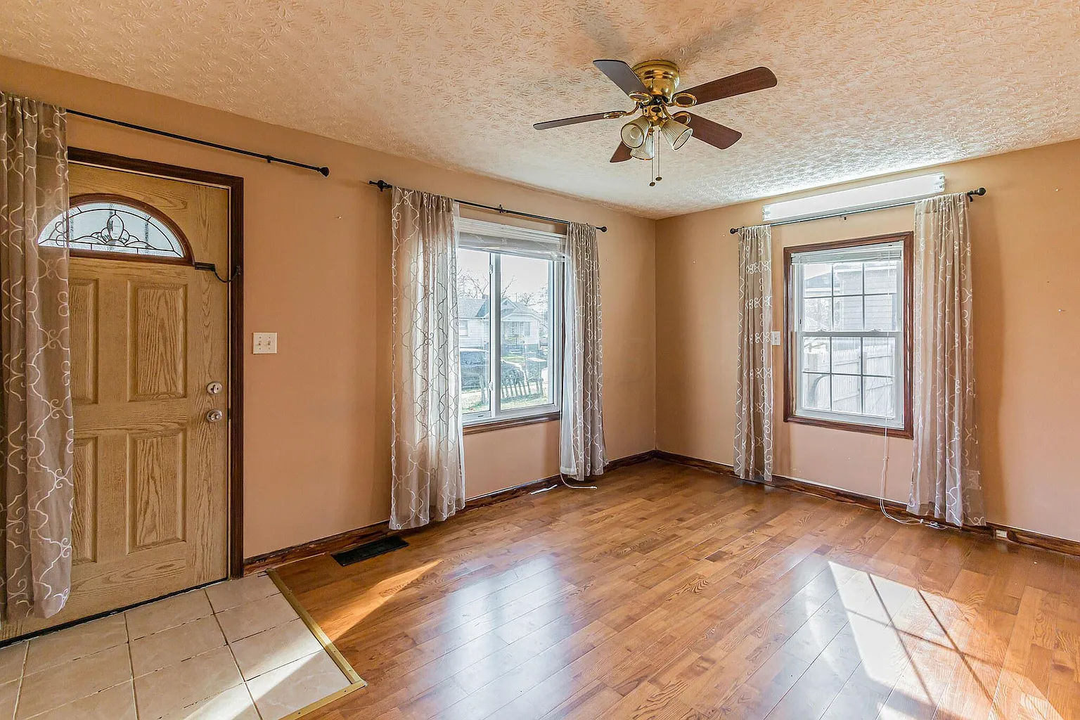 2287 Jefferson Ave photo 1